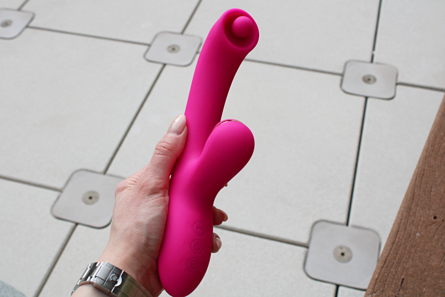 Aria – The Vibrating Balls Massager