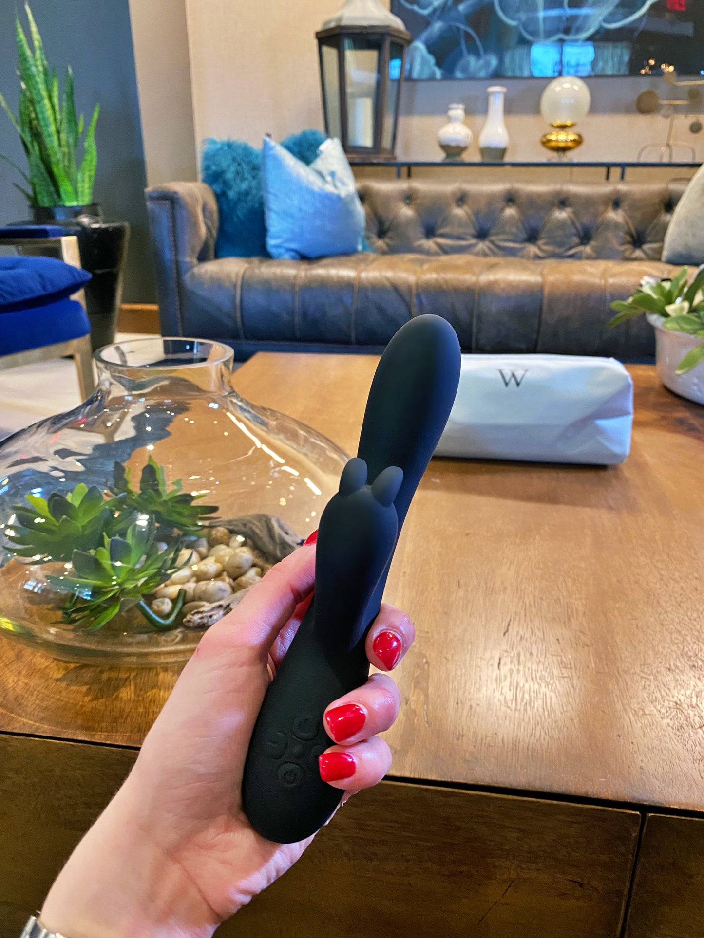 Eris- The Sleek Black Heating Vibrating Bunny